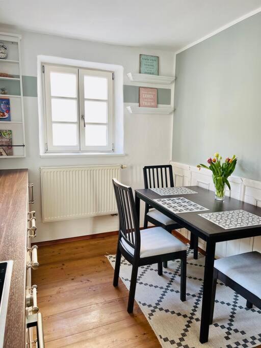 Altstadtperle M. Schoenem Flair, 65 Qm, Grosses Bett Apartment